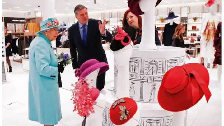 রানি এলিজাবেথের উচ্চতা ছিল ৫ ফুট ৪ ইঞ্চি। এই কারণেই রানি সবসময় একটি টুপি পরতেন ভিড় থেকে আলাদা হয়ে দাঁড়াতে এবং তাঁকে বিশেষ দেখাতে।