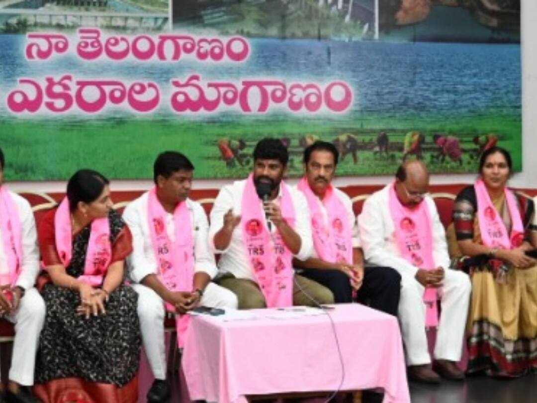 TRS district presidents demanded that KCR should form a national party without delay. జాతీయ పార్టీ పెట్టాలి .. తెలంగాణలాగే దేశాన్నీ బాగు చేయాలి - కేసీఆర్‌కు టీఆర్ఎస్ జిల్లా అధ్యక్షుల విజ్ఞప్తి !