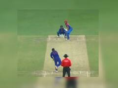 Dinesh Karthik Bowling : जेव्हा दिनेश कार्तिक बोलिंग करतो,18 वर्षांच्या कारकिर्दीत पहिल्यांदाच कार्तिकनं केली गोलंदाजी