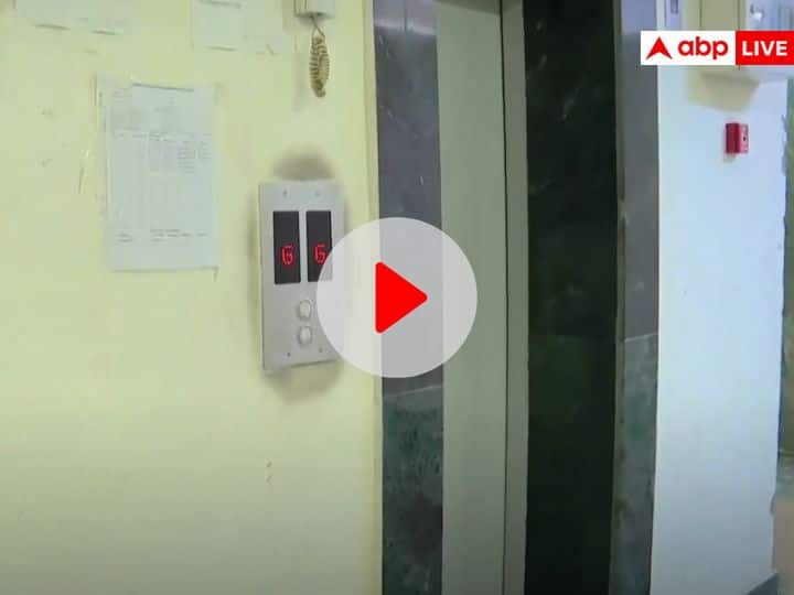 Greater Noida woman opposing taking the dog in the lift, young man abused her video viral  ANN Greater Noida: लिफ्ट में कुत्ता ले जाने पर महिला ने किया विरोध, युवक ने की गाली गलौज, Video Viral