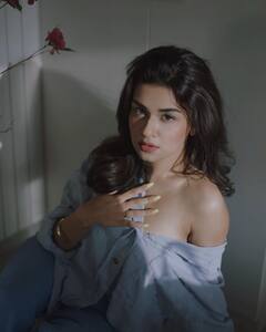 Avneet Kaur : अवनीत कौरचा ग्लॅमरस लूक; पाहा मनमोहक अदा!