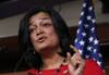 Pramila Jayapal: ਅਮਰੀਕਾ ਵਿੱਚ ਭਾਰਤੀ ਮੂਲ ਦੀ ਸਾਂਸਦ ਨੂੰ ਨਸਲੀ ਧਮਕੀ, ਕੁਝ ਸਮਾਂ ਪਹਿਲਾਂ ਤਾਣੀ ਦੀ ਬੰਦੂਖ