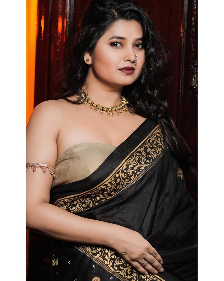 प्राजक्ताच्या आगामी चित्रपटाची प्रेक्षक उत्सुकतेने वाट बघत आहेत. (Prajaktta Mali/IG)