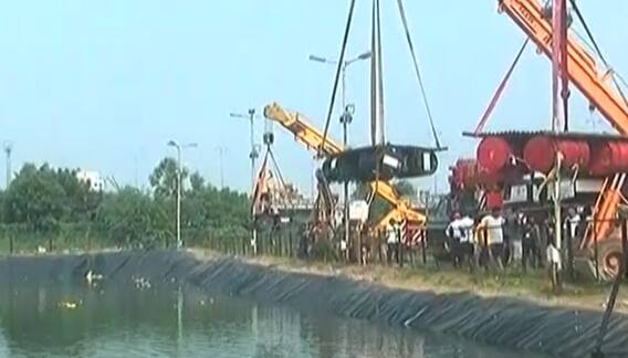 વડોદરામાં ગણપતિજીની વિદાય, ક્રેઈન દ્વારા કરાઈ રહ્યું છે વિસર્જન; જુઓ વીડિયો