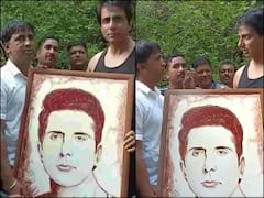 Sonu Sood के लिए जान देने को तैयार है उनका ये फैन, गिफ्ट की अपने खून से बनाई पेंटिंग