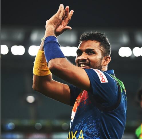 সংযুক্ত আরব আমিরশাহিতে অবশ্য পাকিস্তান অনেক এগিয়ে শ্রীলঙ্কার তুলনায়। ৫ ম্যাচের সাক্ষাতে ১টি ম্যাচ জিতেছে শ্রীলঙ্কা ও ৪ ম্যাচ জিতেছে পাকিস্তান।