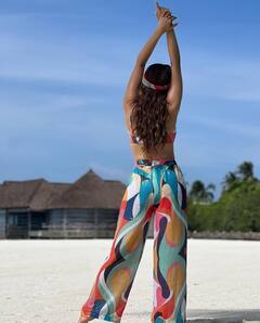 Aamna Sharif : मालदीवमध्ये सुट्ट्या घालवतेय आमना शरीफ, हॉट अँड बोल्ड फोटो व्हायरल