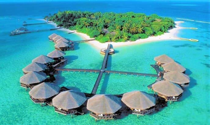 IRCTC Tour Package 2022: अगर आप अपनी रोज की लाइफ से बोर हो चुके हैं और लंबे वेकेशन पर जाना चाहते हैं. तो इंडियन रेलवे कैटरिंग एंड टूरिज्म कॉरपोरेशन ने कई टूर पैकेज शुरू किए है. इनमें से एक लखनऊ (Lucknoe) से अंडमान (Andman) का भी है. इस पैकेज में आप बहुत कम पैसों में अंडमान की सैर कर सकते हैं. नीचे इसकी पूरी डिटेल दी गई है....