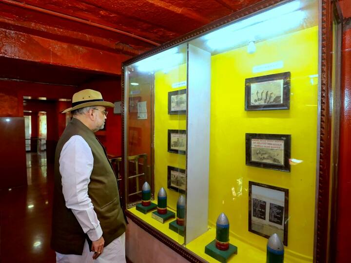 केन्द्रीय गृह एवं सहकारिता मंत्री अमित शाह ने राजस्थान यात्रा के दूसरे दिन आज जैसलमेर में सीमा पर्यटन विकास कार्यक्रम के अंतर्गत श्री तनोट मंदिर कॉम्प्लेक्स परियोजना का शिलान्यास और भूमिपूजन किया. इस मौके पर अमित शाह ने जैसलमेर में तनोट विजय स्तंभ पर सीमाओं की सुरक्षा के लिए अपना सर्वस्व न्योछावर करने वाले बलिदानियों को नमन कर श्रद्धांजलि भी दी.