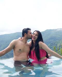 PHOTO : ‘बिग बॉस मराठी’ फेम अभिनेत्री लुटतेय सुट्टीचा आनंद, शेअर केले पतीसोबतचे रोमँटिक फोटो!