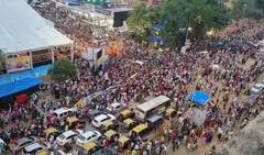 PHOTO : गिरगाव चौपाटीवर गणेशभक्तांचा पूर; गणरायाला निरोप देण्यासाठी अजूनही तुफान गर्दी