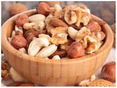 Parenting Tips: बच्चों को ड्राईफ्रूट्स खिलाने के बेस्ट तरीके, नटी बार और लड्डू देख खुद को नहीं रोक पाएंगे किड्स