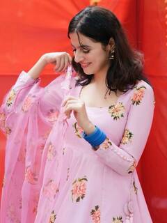 Divya Khosla Pics: ना मोतियों की हार न कजरे की धार, सिंपल लुक में भी सिर्फ अपनी खूबसूरती से दिल जीत रही हैं दिव्या खोसला कुमार