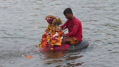 IN Pics: राजस्थान के भरतपुर में लोगों ने नम आखों से दी बप्पा को बिदाई, कहा- अबके बरस तू जल्दी आ...