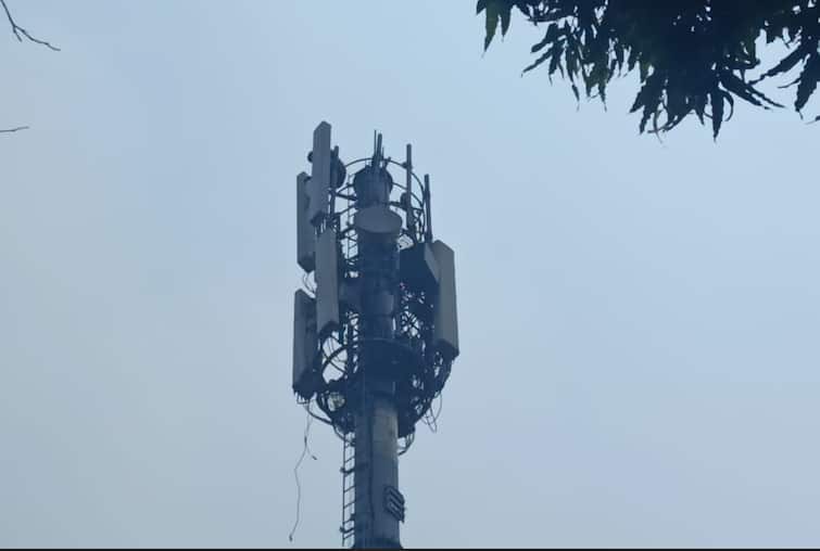 A young man fell down after climbing a mobile tower in Ahmedabad Crime News: અમદાવાદમાં મોબાઈલના ટાવર ચડીને યુવકે કર્યો આપઘાત