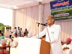 झुंझुनूं में सीएम अशोक गहलोत ने कहा- जनता को महंगाई से राहत देने के लिए बना रहे योजना