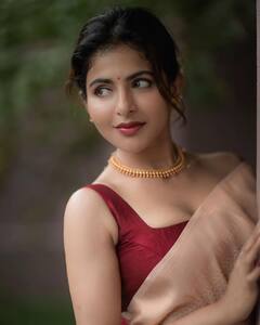Iswarya menon :அழகோ அழகு அவள் கண்ணழகு...ஐஸ்வர்யா மேனனின் சேலை க்ளிக்ஸ்!