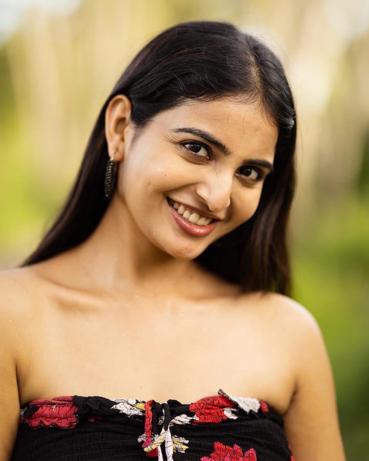 తెలుగులో మంచి పాత్రలు పోషిస్తూ సినిమా అవకాశాలను దక్కించుకుంటోంది ఈ బ్యూటీ.  -Image Credit: Ananya Nagalla/Instagram