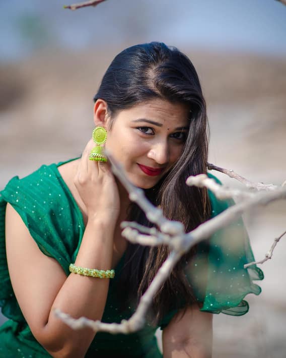 Inaya Sultana: పచ్చ డ్రెస్లో చూపులతోనే కట్టిపడేస్తున్న 'బిగ్ బాస్' బ్యూటీ ఇనయా సుల్తానా