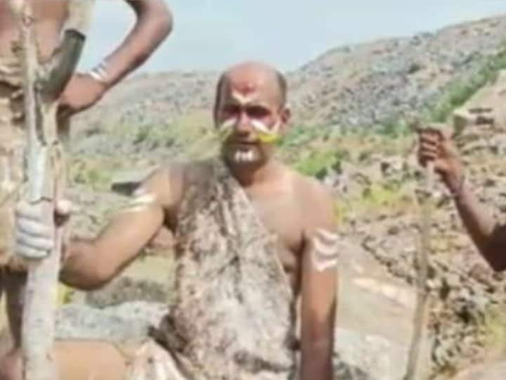 वीरेंद्र सिंह का कहना है कि छत्तीसगढ़ के आदिवासियों के सबसे बड़ी पूंजी यहां की जल ,जंगल, जमीन है, और इसे बचाने के लिए वे अपने माध्यम से एक छोटा सा प्रयास कर रहे हैं, जिसमें उनकी युवाओं की टीम उनका भरपूर सहयोग कर रही है ,और केवल अब बालोद जिले में ही नहीं बल्कि अन्य जिलों में भी पर्यावरण को बचाने और पेड़ों की कटाई रोकने के लिए उन्होंने जागरुकता अभियान चलाने की बात कही है, फिलहाल आदिमानव वेशभूषा में जंगल बॉय बने युवाओं और ग्रीन कमांडो वीरेंद्र सिंह की पेड़ों की कटाई रोकने के लिए बनाई गई वीडियो और उनके इस कार्य को जमकर सराहा जा रहा है.