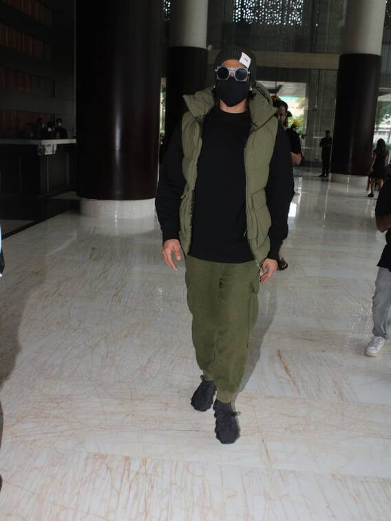 Ranveer Singh Aces Casual Look As He Leaves For SIIMA Awards