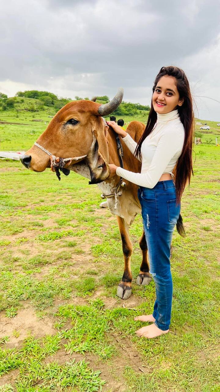 औरंगाबादची ही प्रसिद्ध युट्यूबर बिनधास्त काव्या मध्य प्रदेशातील ईटारसीमध्ये सापडलीय.