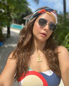 Aamna Sharif : मालदीवमध्ये सुट्ट्या घालवतेय आमना शरीफ, हॉट अँड बोल्ड फोटो व्हायरल