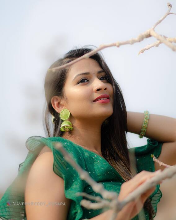 Inaya Sultana: పచ్చ డ్రెస్లో చూపులతోనే కట్టిపడేస్తున్న 'బిగ్ బాస్' బ్యూటీ ఇనయా సుల్తానా