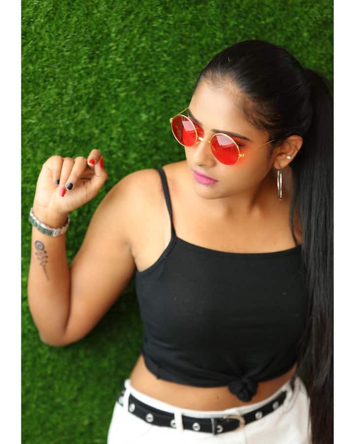 మొదటి వారమే గీతూతో, రేవంత్ తో గొడవలు, పంచాయతీలతో ప్రేక్షకుల్లో గుర్తింపు తెచ్చుకుంది. -Image Credit: Arohi rao/Instagram