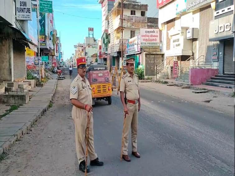 Kararikal Strike condemning doctor negligence for treating dead body காரைக்கால் மாணவர் உயிரிழந்த விவகாரம்: மருத்துவர்களை கண்டித்து கடை அடைப்பு போராட்டம்