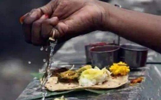 પિતૃપક્ષમાં તર્પણ અને શ્રાદ્ધ પૂર્ણ ભક્તિ સાથે કરો. ગરીબ, લાચારોને મદદ કરવી જોઈએ. પીપળના વૃક્ષની પૂજા કરો. પ્રાણીઓ અને પક્ષીઓ માટે ખોરાક અને પાણીની વ્યવસ્થા કરો.