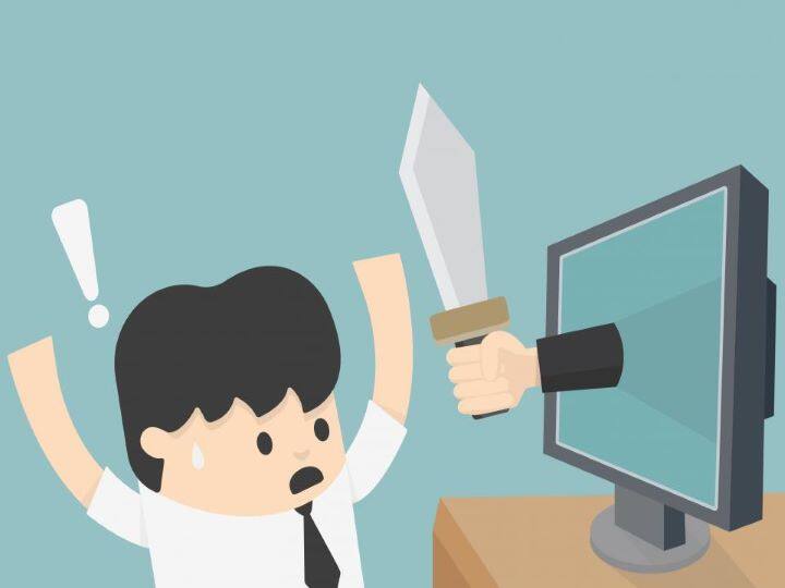 यदि आप ऐसे किसी अपराध के शिकार होते हैं तो सबसे पहले इस नंबर पर कॉल करें. इसके अलावा आप गृह मंत्रालय के साइबर पोर्टल https://cybercrime.gov.in/ पर भी इसकी शिकायत कर सकते हैं.