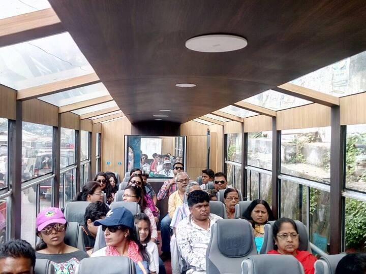 यदि आपने दार्जिलिंग घूमने का टूर बनाया है तो आप टॉय ट्रेन को बिल्कुल भी नजरअंदाज न करना. क्योंकि आपके टूर में यह टॉय ट्रेन ही है जो चार चांद लगाएगी. आपको हर पल एक नए सुखद अनुभव को महसूस कराएगी.