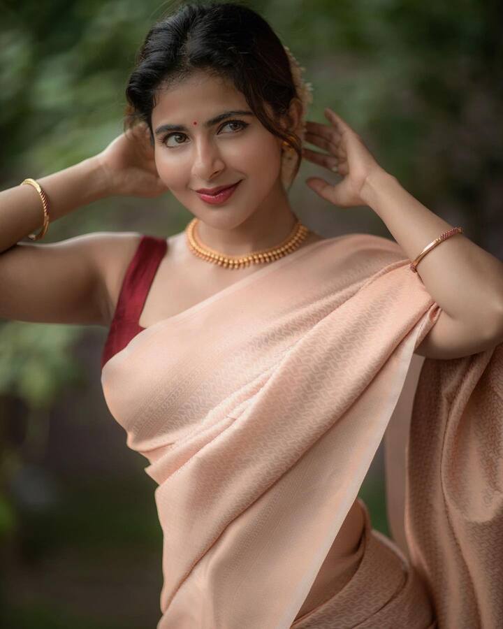 தத்தி நடக்கும் அவள் நடையழகு