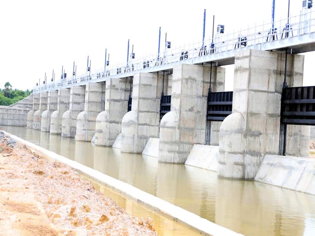 பக்கிங்காம் கால்வாயில் முடியும் நிலையில் ரூ 161 கோடியில் புதிய தடுப்பணை - விவசாயிகள் மகிழ்ச்சி New Barrage at Rs 161 Crore nearing completion on Buckingham Canal; Farmers and common people are happy பக்கிங்காம் கால்வாயில் முடியும் நிலையில் ரூ 161 கோடியில் புதிய தடுப்பணை - விவசாயிகள் மகிழ்ச்சி