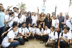 Amruta Fadnavis : 'बीच क्लीन अप' मोहिमेत अमृता फडणवीसांचा सहभाग