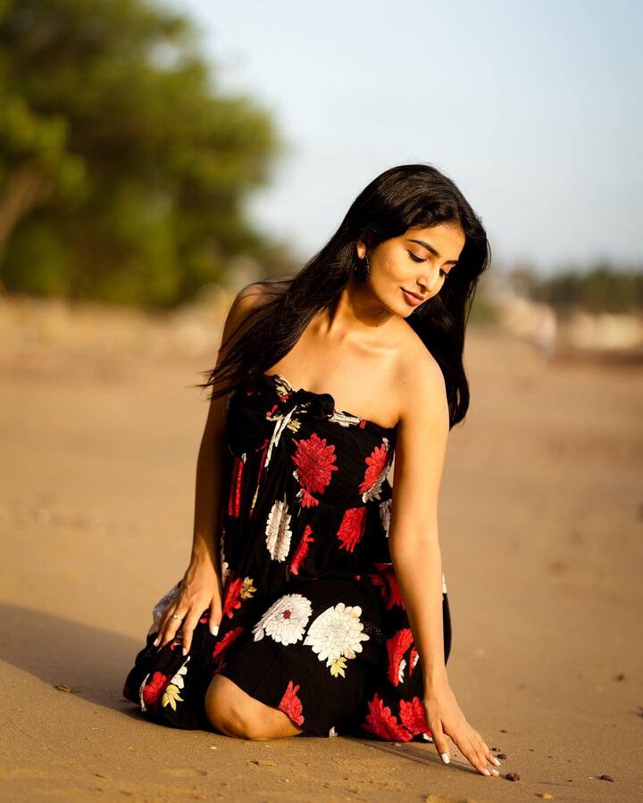 అనన్యా నాగళ్ల అందమైన  ఫోటోలతో సందడి చేస్తోంది. -Image Credit: Ananya Nagalla/Instagram