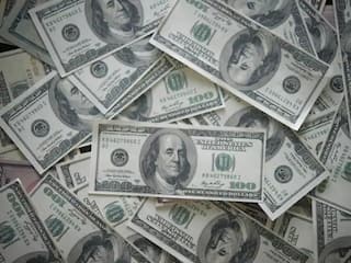 Rupee at Record Low: ડોલર સામે રૂપિયો 81.55ની રેકોર્ડ નીચી સપાટીએ પહોંચ્યો, મોંઘવારી વધશે, જાણો શું થશે મોંઘું