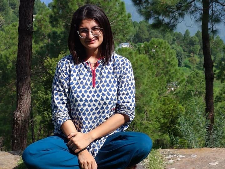 IAS Ishita Rathi: इशिता ने अपने तीसरे प्रयास में यूपीएससी परीक्षा (UPSC Exam) में सफलता प्राप्त की. वह इसका श्रेय अपने माता-पिता और दोस्तों को देती हैं.