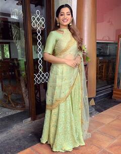 Nakshathra Nagesh Photos : ஓமன பெண்ணே... தமிழும் சரஸ்வதியும் நக்‌ஷத்ராவின் நியூ க்ளிக்ஸ்!