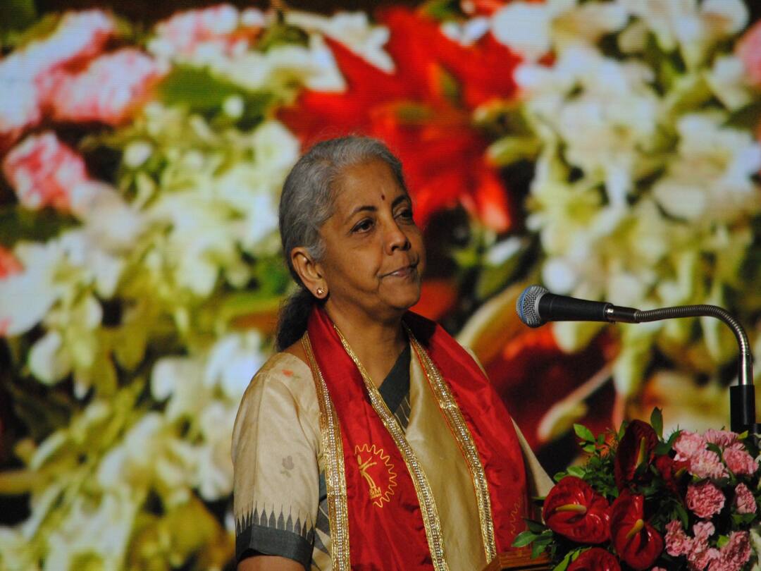 இந்தியா வளர்ச்சியை நோக்கி சரியான பாதையில் சென்றுகொண்டிருக்கிறது - நிதியமைச்சர் நிர்மலா சீதாராமன் Indian Institute of Information Technology Design and Manufacturing, Kancheepuram nirmala sitharaman Attend the 10th Convocation Ceremony இந்தியா வளர்ச்சியை நோக்கி சரியான பாதையில் சென்றுகொண்டிருக்கிறது - நிதியமைச்சர் நிர்மலா சீதாராமன்