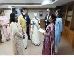 Robot Bank Branches: ਕਰਜ਼ਾ ਲੈਣ ਲਈ ਬੈਂਕ ਪਹੁੰਚਿਆ ਰੋਬੋਟ, ਬ੍ਰਾਂਚ 'ਚ ਪਹੁੰਚ ਕੇ CEO ਨੇ ਸੌਂਪਿਆ Sanction Letter, ਹੋਈ ਖ਼ੂਬ ਚਰਚਾ