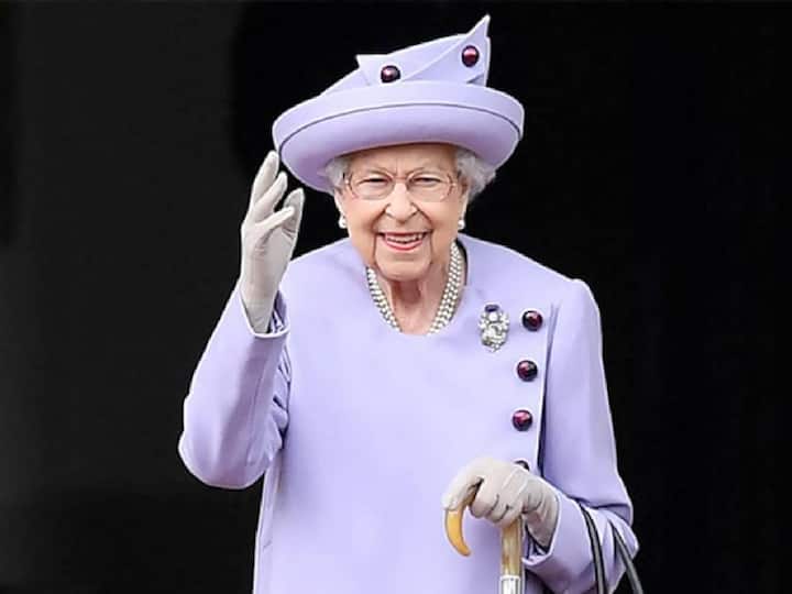 Google Changed Home Page Colour to Grey Pays Tribute to Queen Elizabeth II Queen Elizabeth II: క్వీన్ ఎలిజబెత్‌కు గూగుల్ నివాళి - ఎలా చెప్పిందంటే?