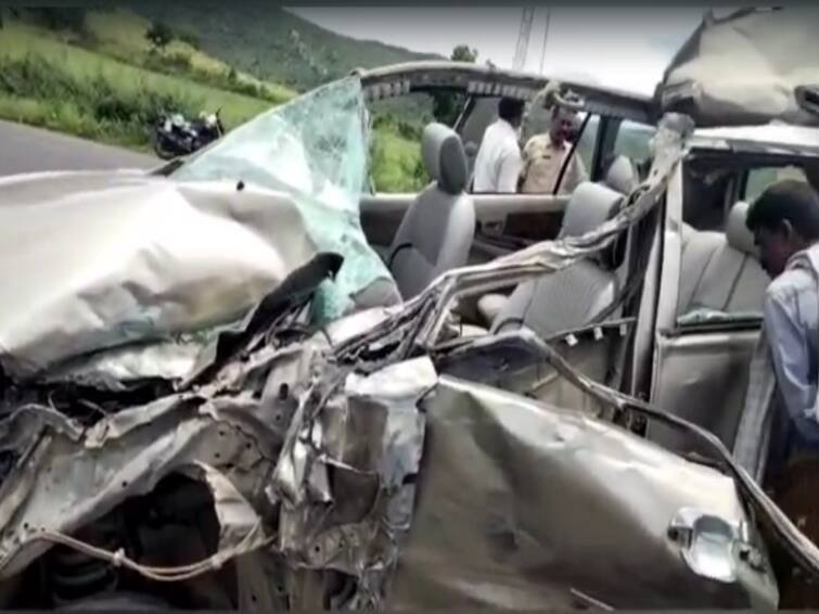 Satyasai district road accident Innova dashed RTC bus two dead six severely injured DNN Road Accident : విహారయాత్రను వెంటాడిన మృత్యువు, రెండు ప్రమాదాల్లో నలుగురు దుర్మరణం!