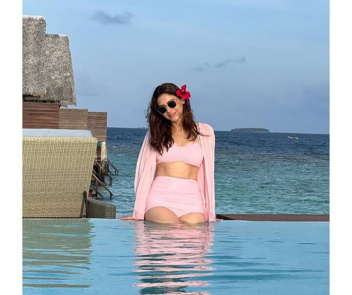 Aamna Sharif Photos : अभिनेत्री आमना शरीफचा बिकनी लूक व्हायरल झाला आहे.