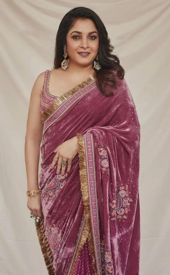 புன்னகையில் நடிகை ரம்யா கிருஷ்ணன்