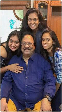 Krishnam Raju: కుటుంబంతో కృష్ణంరాజు రేర్ ఫొటోస్