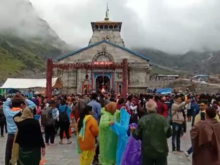 Rudraprayag Uttarakhand Kedarnath Dham about nine thousand pilgrims arriving every day ANN Kedarnath Yatra 2022: बारिश थमने के बाद फिर परवान चढ़ी केदारनाथ यात्रा, भक्तों के हुजूम के बीच प्रशासन ने की ये अपील