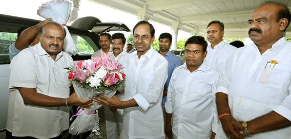 Kumaraswamy Meets CM KCR: ప్రగతిభవన్ లో కేసీఆర్ తో భేటీ అయిన కుమారస్వామి