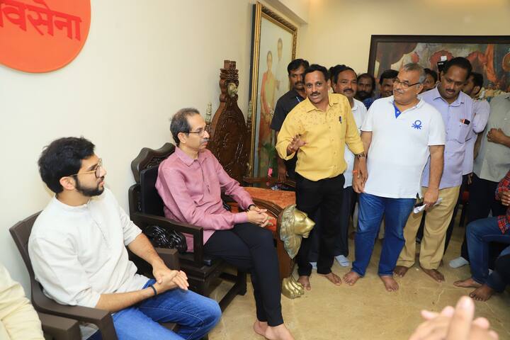 या वेळी उद्धव ठाकरे यांनी या शिवसैनिकांना संयम बाळगण्यास सांगितले असल्याचे या शिवसैनिकानी सांगितले.